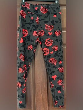 Lularoe valentines leggings NEW size OS roses hearts